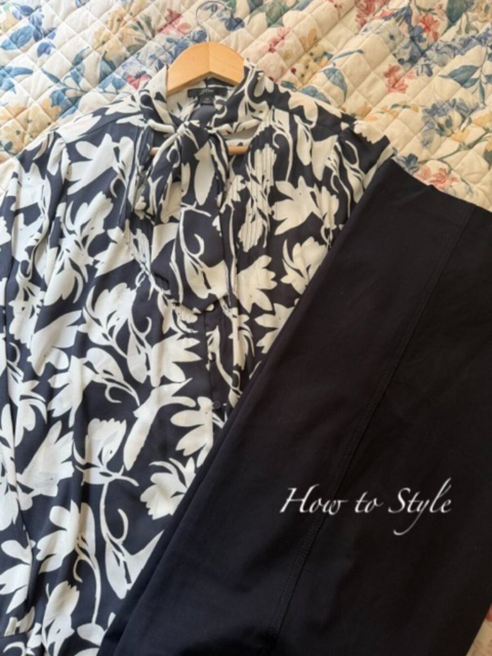 J Crew Navy & White Women's Floral Blouse w/ Bow size 10 Beautiful button detail - Picture 7 of 10